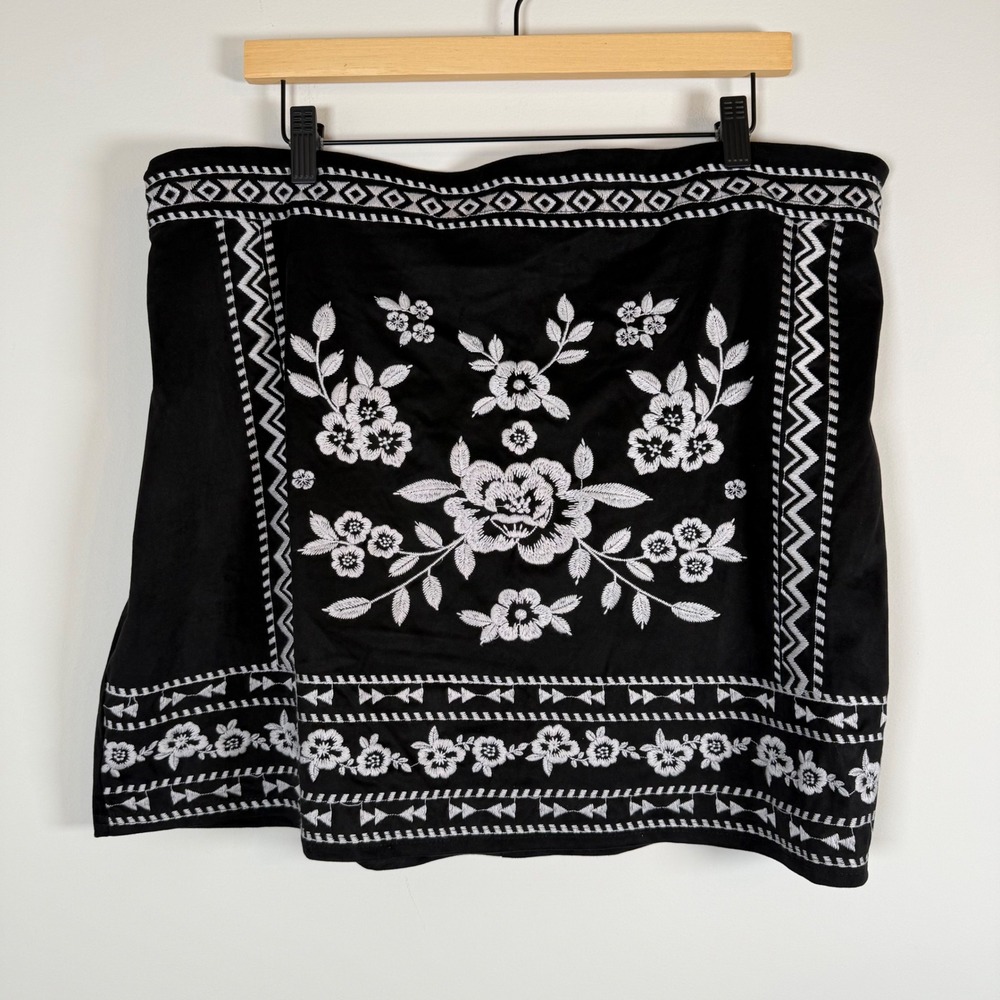 Savanna Jane Floral Embroidered Mini Skirt‎ 2X Faux Suede BOHO Floral Stretch